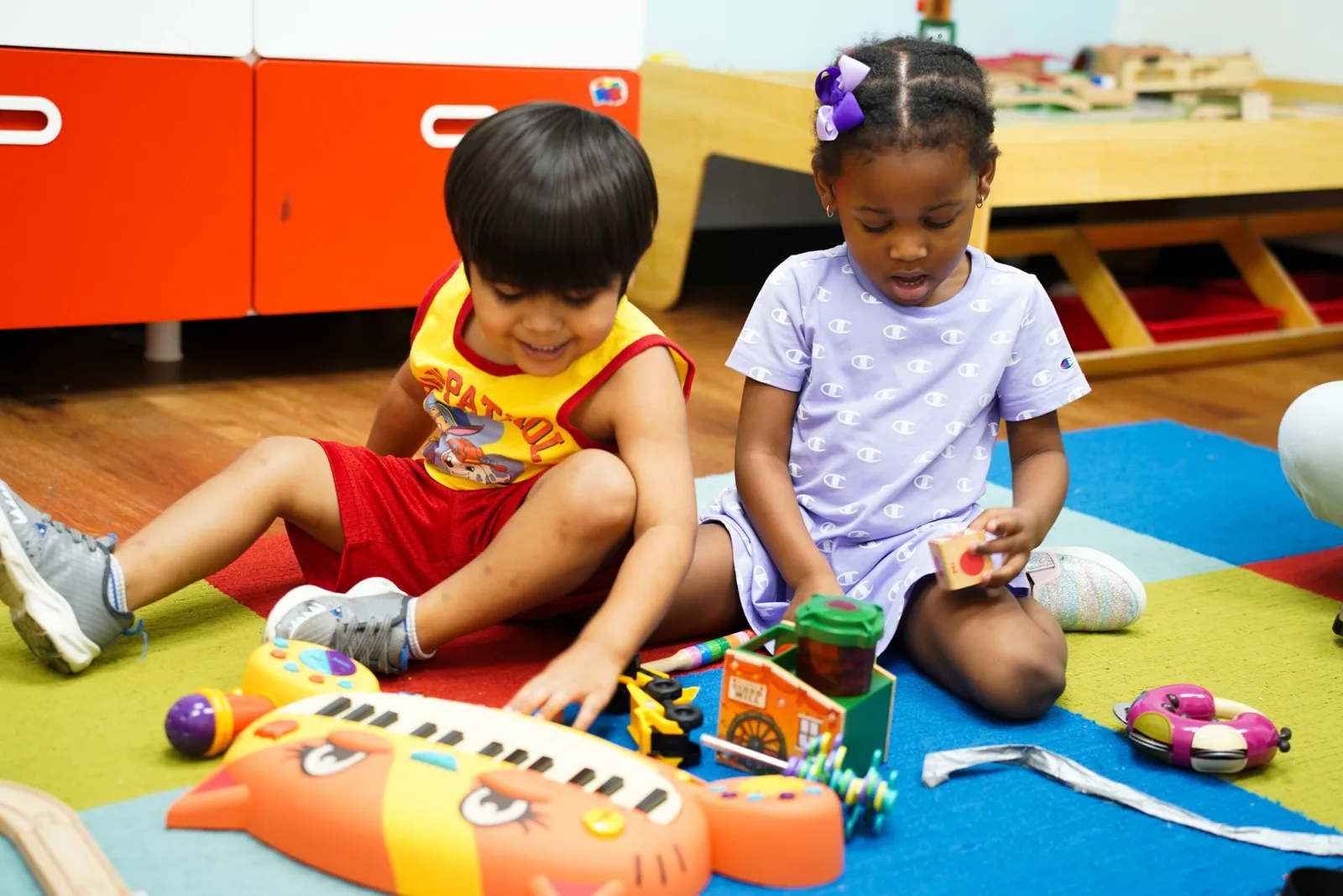 toddlers playing games in a classroom