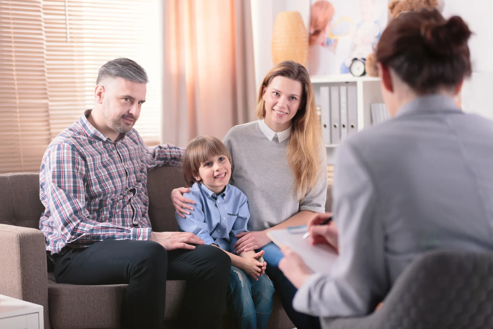 Parents and child meeting with an advisor during a therapy consultation